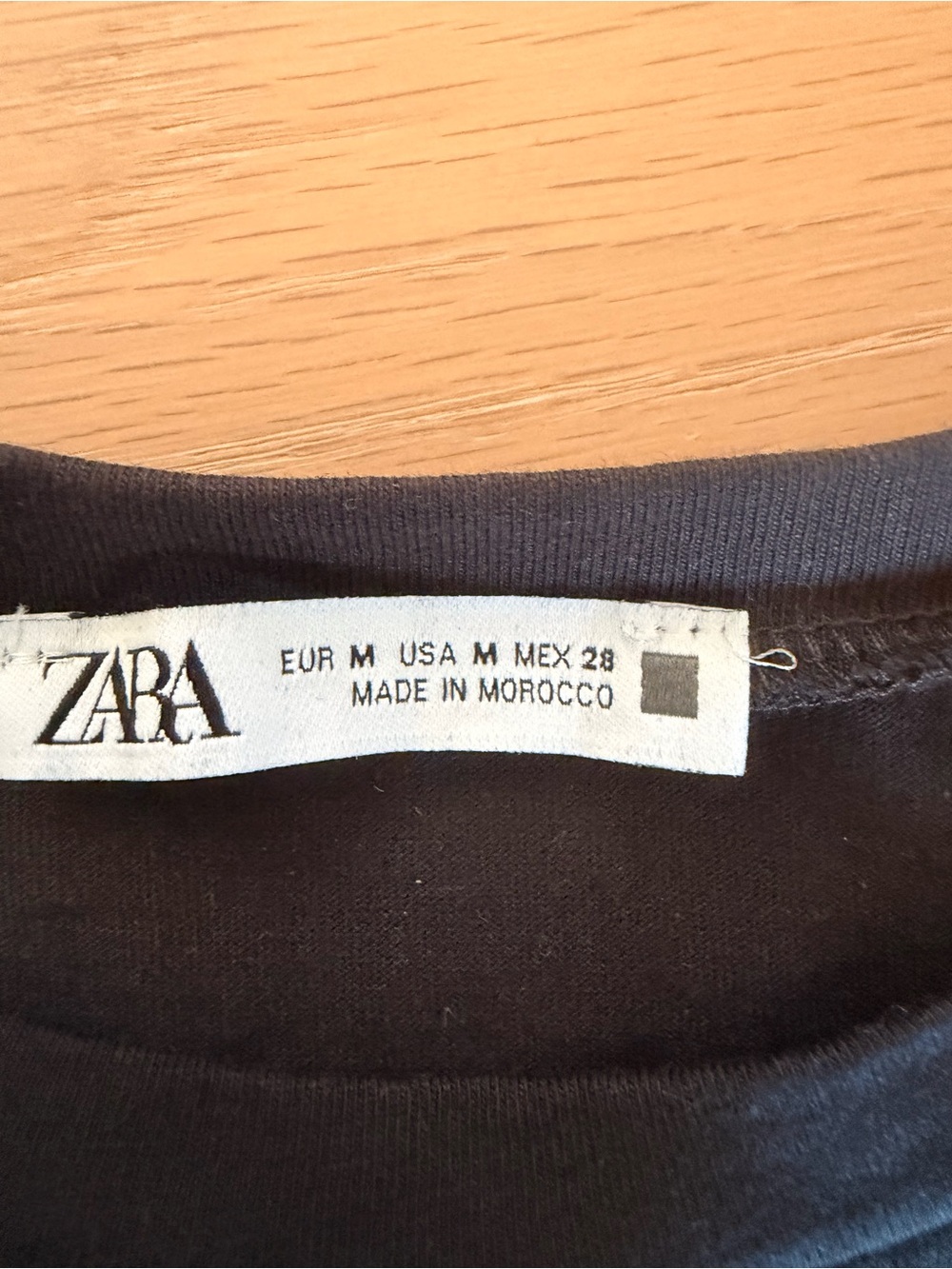 Puff-Sleeve Cotton Tee - Black - Picture 7 of 8